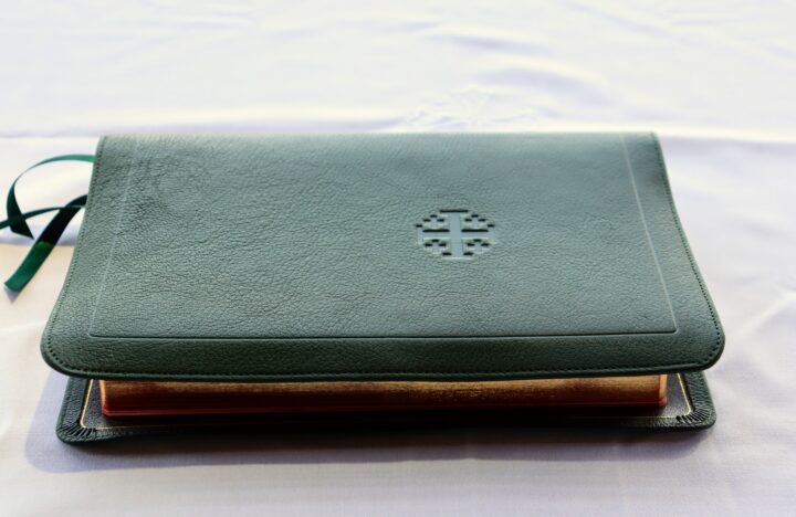 Schuyler Stridon NASB, Full Yapp Dark Green Goatskin Bible – PREORDER - Image 4