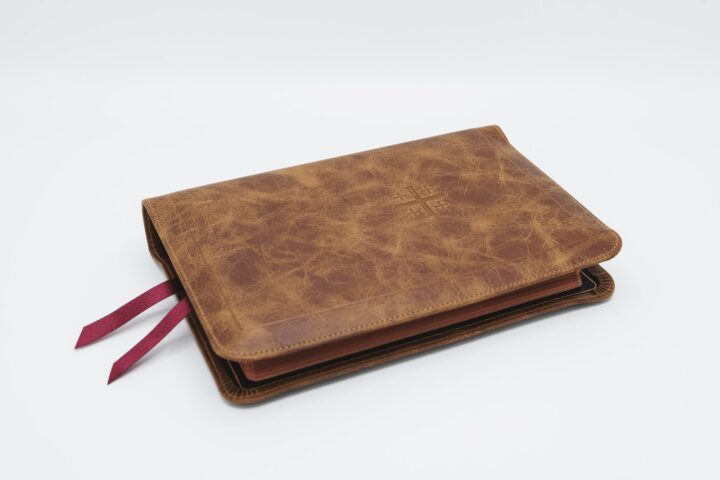 Schuyler Personal Size Quentel NIV, Full Yapp Desert Camel Calfskin Bible – PREORDER - Image 3