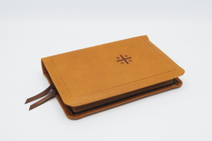 Schuyler Personal Size Quentel NIV, Full Yapp Tuscany Calfskin Bible – PREORDER - Image 3