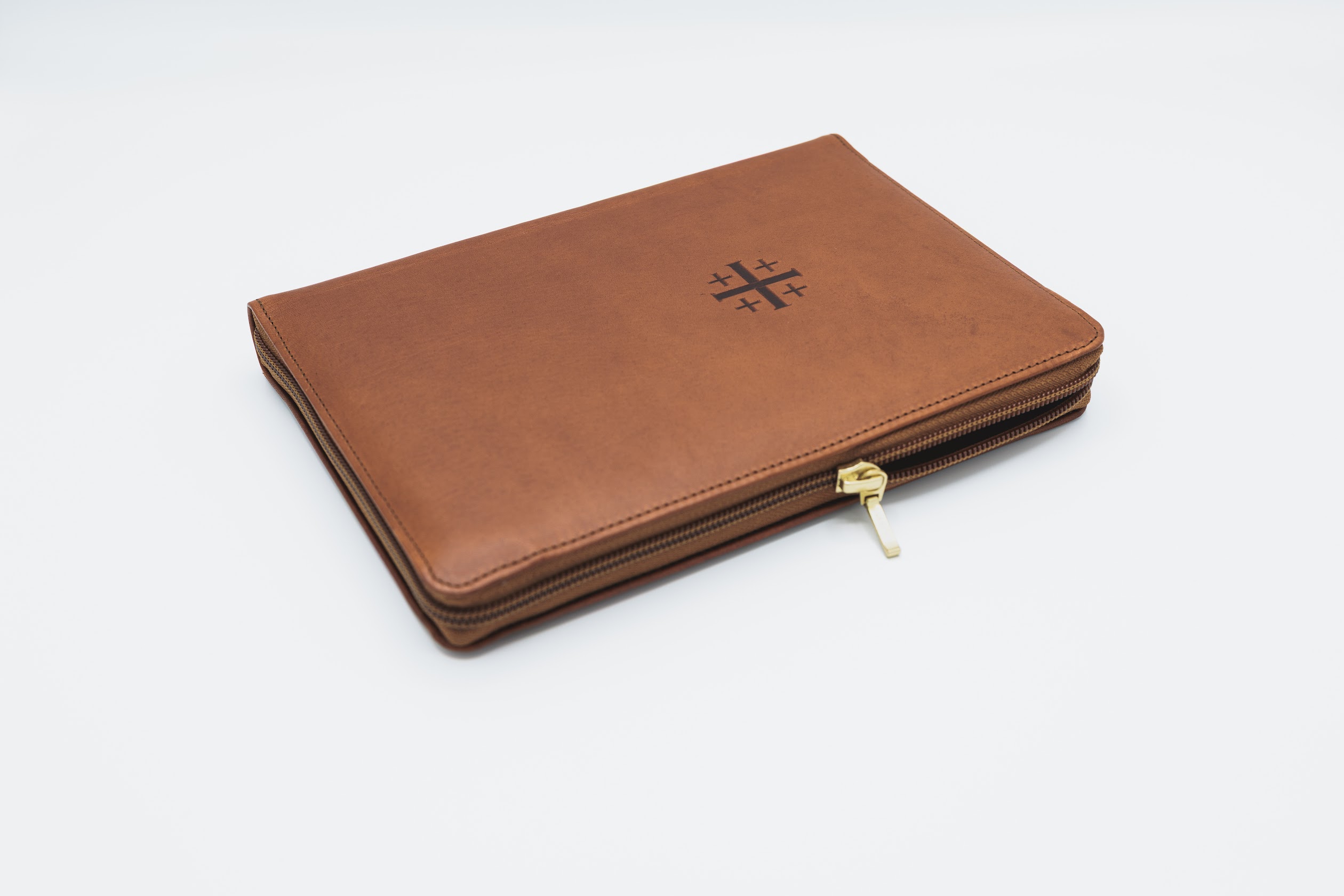 Imperfect W40 Schuyler Personal Size Quentel ESV, Saddle Brown Calfskin Bible, Zipper Edition - Image 3