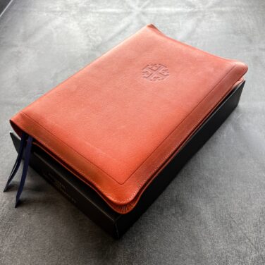 Schuyler Quentel NIV, Full Yapp Siena Calfskin Bible