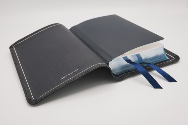 Schuyler Personal Size Canterbury KJV, Full Yapp Black Pearl Calfskin Bible - Image 2