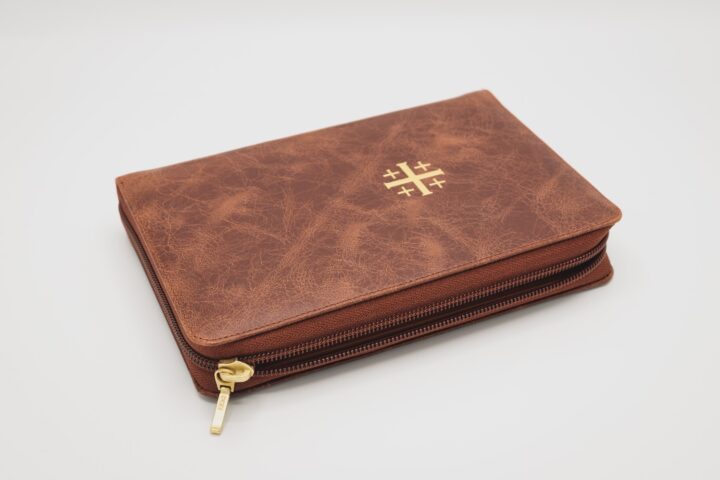 Schuyler Personal Size Canterbury KJV, Chestnut Calfskin Bible, Zipper Edition – PREORDER - Image 3