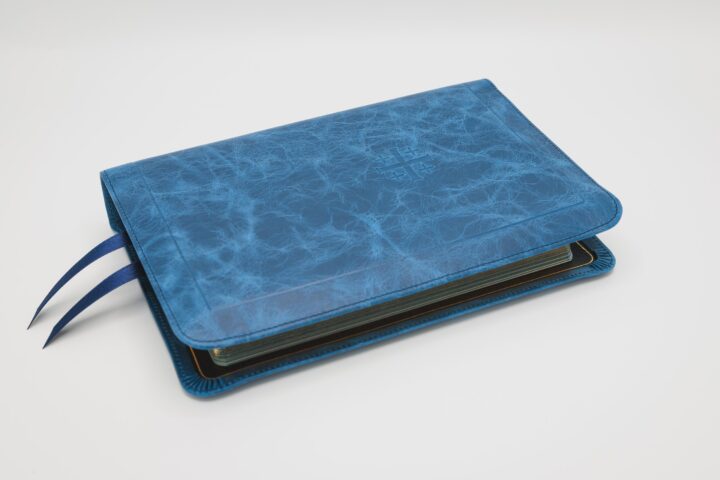 Schuyler Personal Size Canterbury KJV, Full Yapp Marbled Sapphire Calfskin Bible – PREORDER - Image 4
