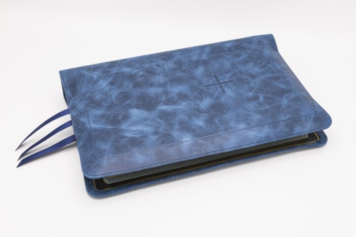 Schuyler Stridon NASB, Full Yapp Marbled Sapphire Calfskin Bible – PREORDER - Image 3