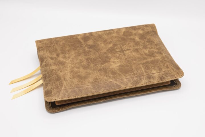 Schuyler Stridon NASB, Full Yapp Sandstone Calfskin Bible – PREORDER - Image 3