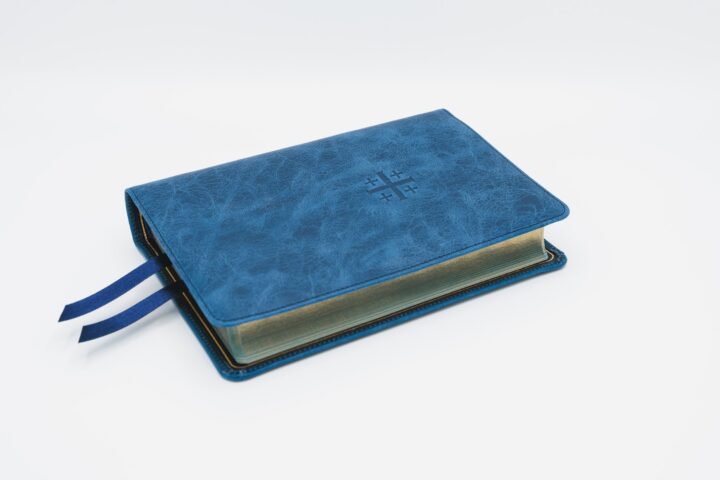 Schuyler Personal Size Quentel NIV, Marbled Sapphire Calfskin Bible – PREORDER - Image 5
