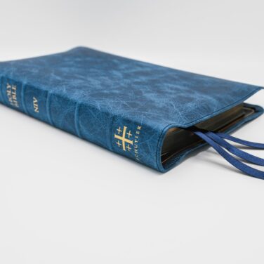 Schuyler Quentel NIV, Full Yapp Marbled Sapphire Calfskin Bible