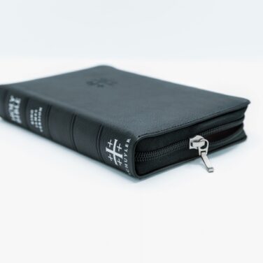 Schuyler Personal Size Canterbury KJV, Black Goatskin Bible, Zipper Edition &ndash; PREORDER