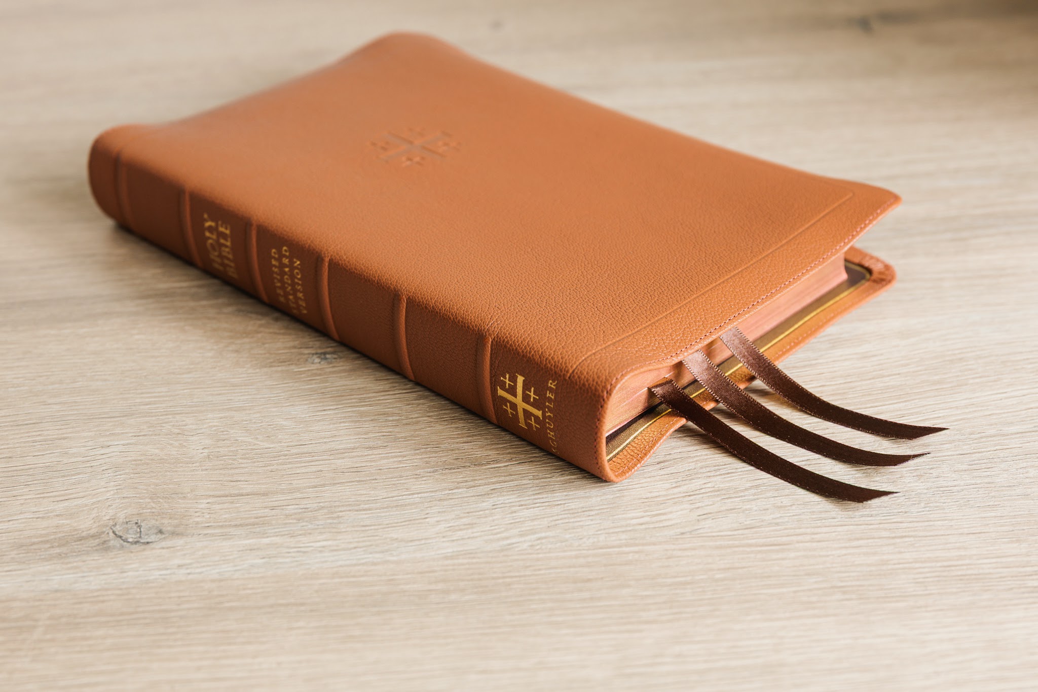 Schuyler Quentel RSV <em>with Apocrypha</em>, Full Yapp British Tan Goatskin Bible – PREORDER - Image 4