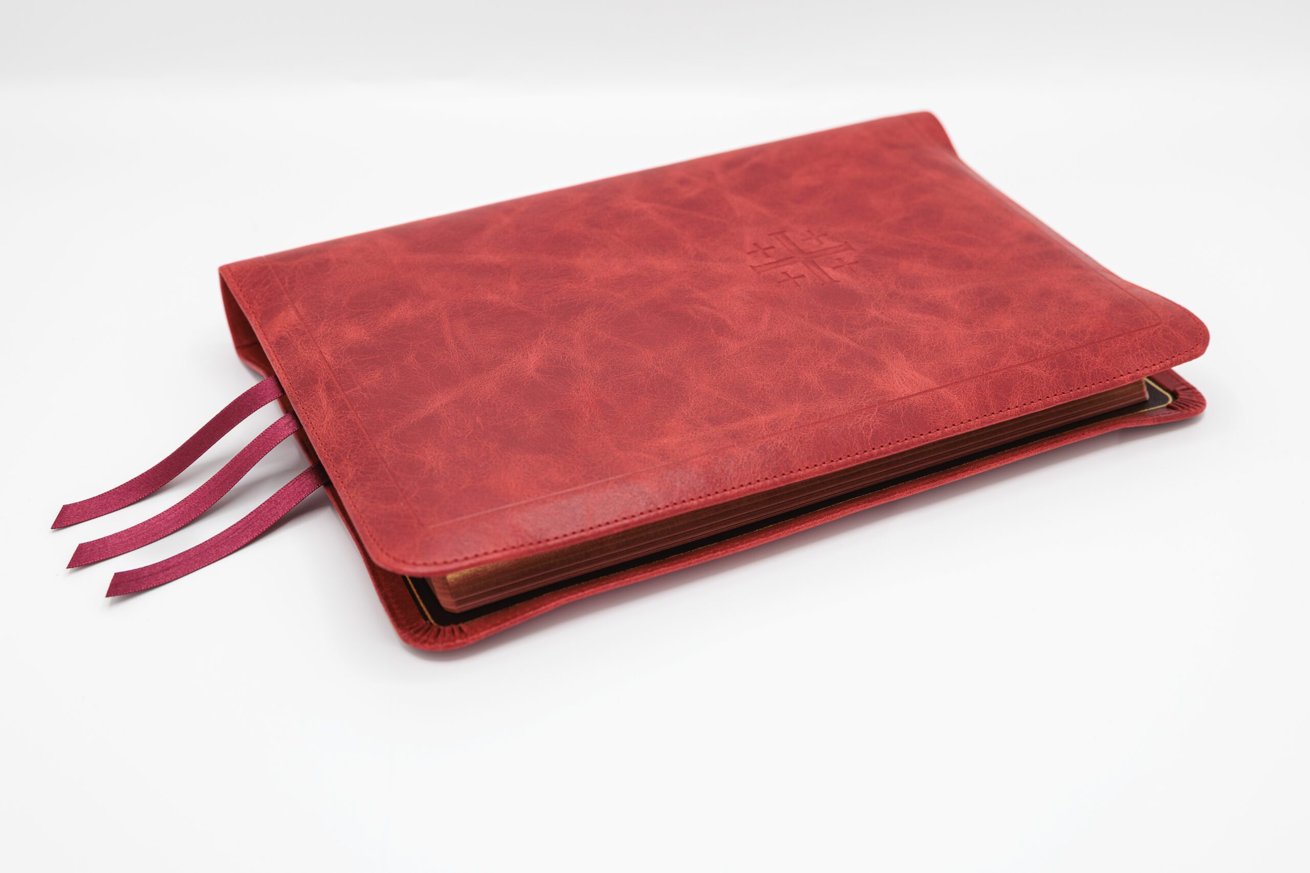 Schuyler Quentel ESV, Full Yapp Marbled Crimson Calfskin Bible – PREORDER - Image 4